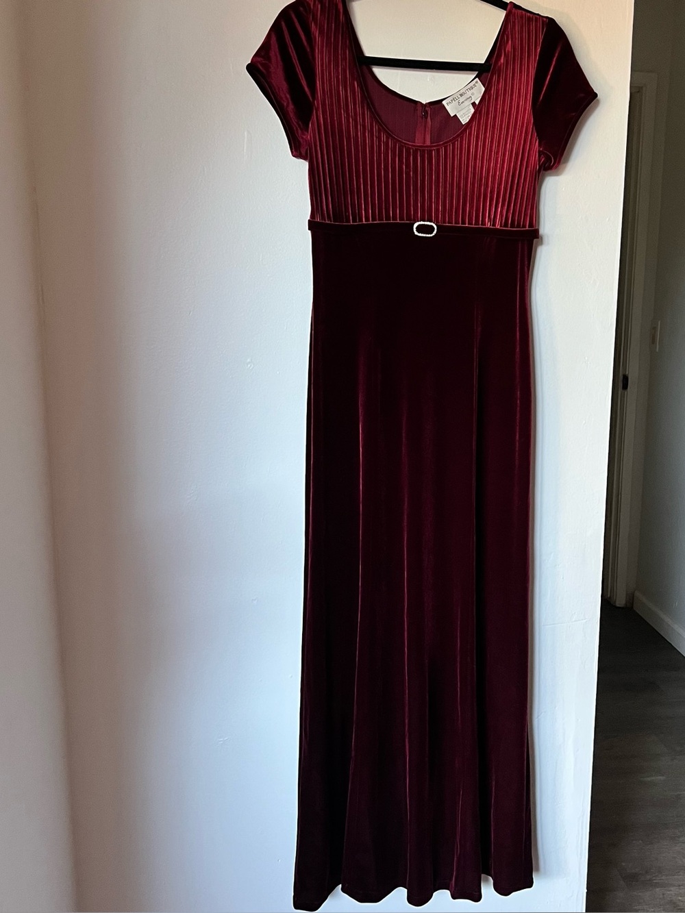 Papell Boutique Evening Gown Burgundy/Red Velvet Ribbed Bodice Long Dress Size 8